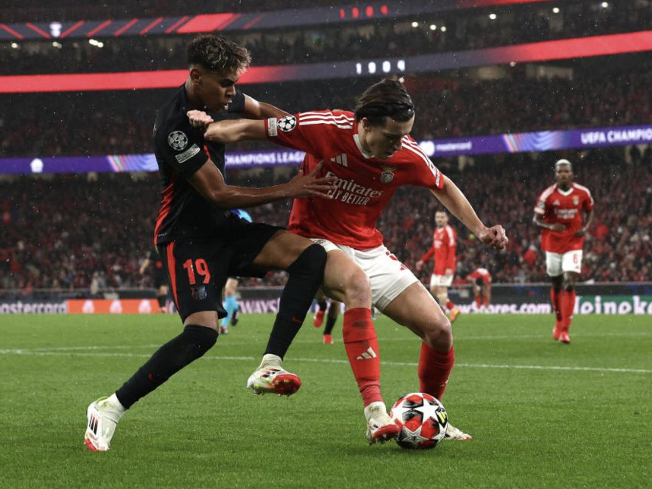 比赛中球队战胜实力强劲的对手,实现突破 比赛中球队战胜实力强劲的对手,实现突破