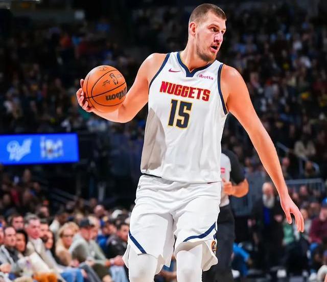 掘金队在主场以三分领先险胜爵士队 掘金队在主场以三分领先险胜爵士队