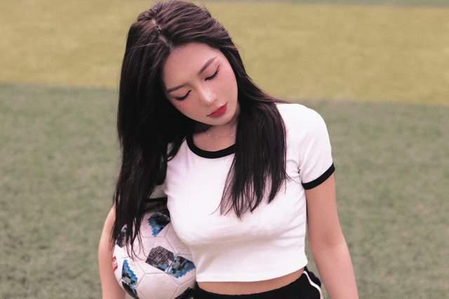 体坛女足球选手勇往直前展现实力