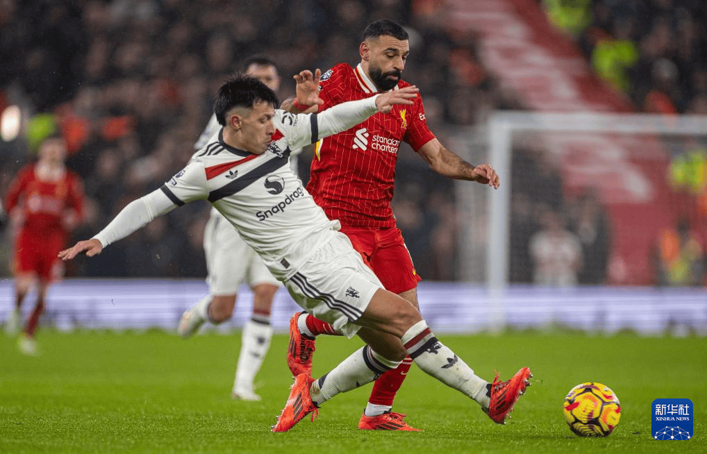 利物浦主场击败曼联,连续胜利助力登顶 利物浦主场击败曼联,连续胜利助力登顶