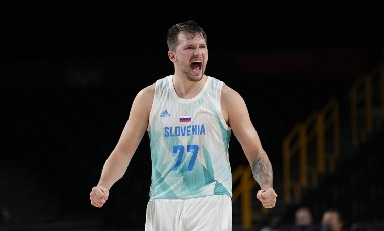 关于斯洛文尼亚男篮闪耀赛场，立陶宛队遇困的信息