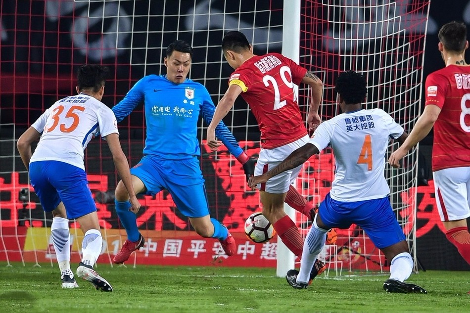 开云官网-恒大遭遇两连败，卫冕希望渐渐破灭