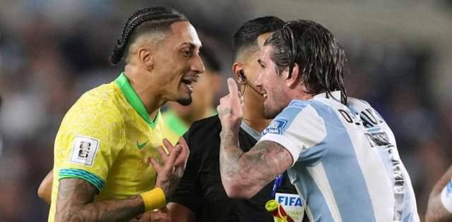 开云体育官网-巴萨遭遇惨败,失去冲击冠军的希望