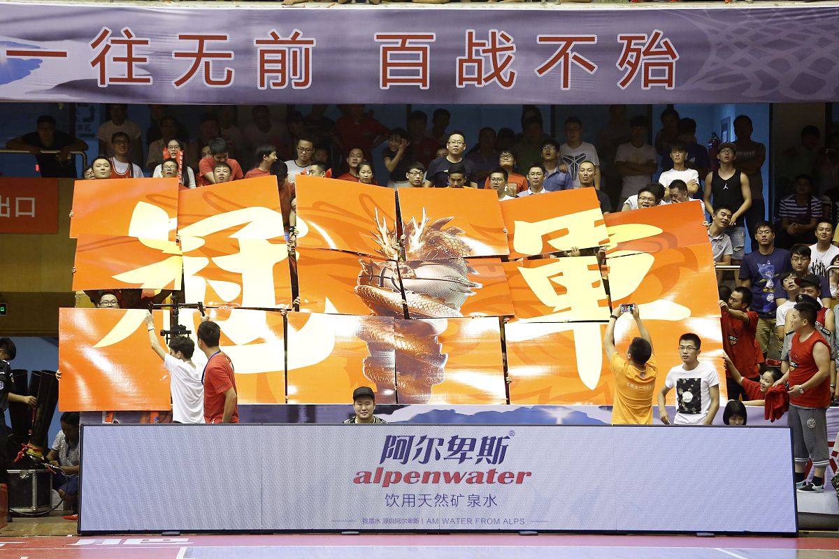 开云体育入口-战火连天，球员们全力以赴，誓取胜利的简单介绍