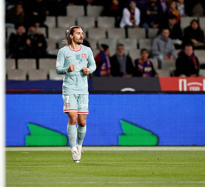 包含赫塔菲后卫连续抢断，表现得心应手的词条