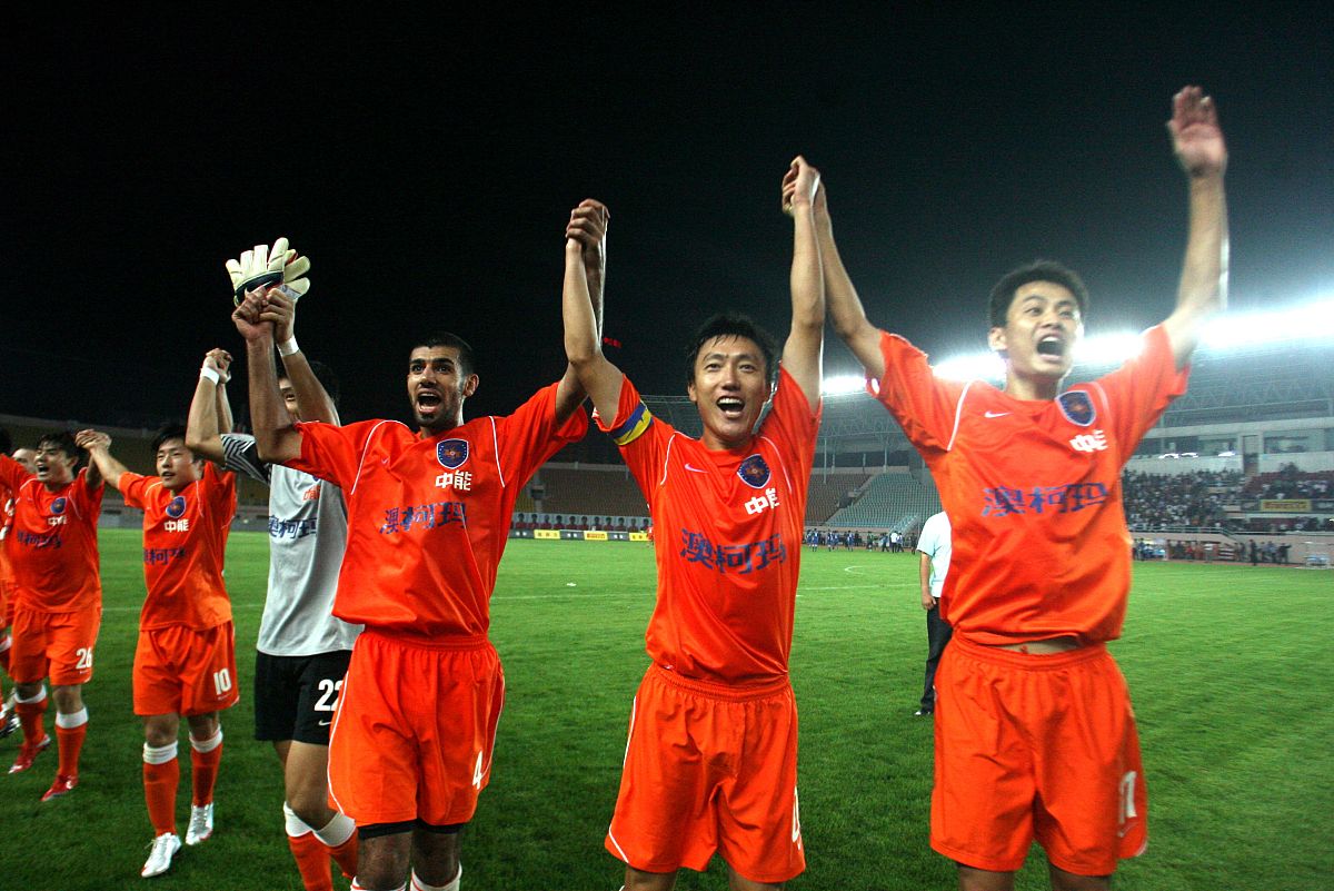 开云体育官方网站-足球比赛精彩一刻回放，球员们表现抢眼的简单介绍