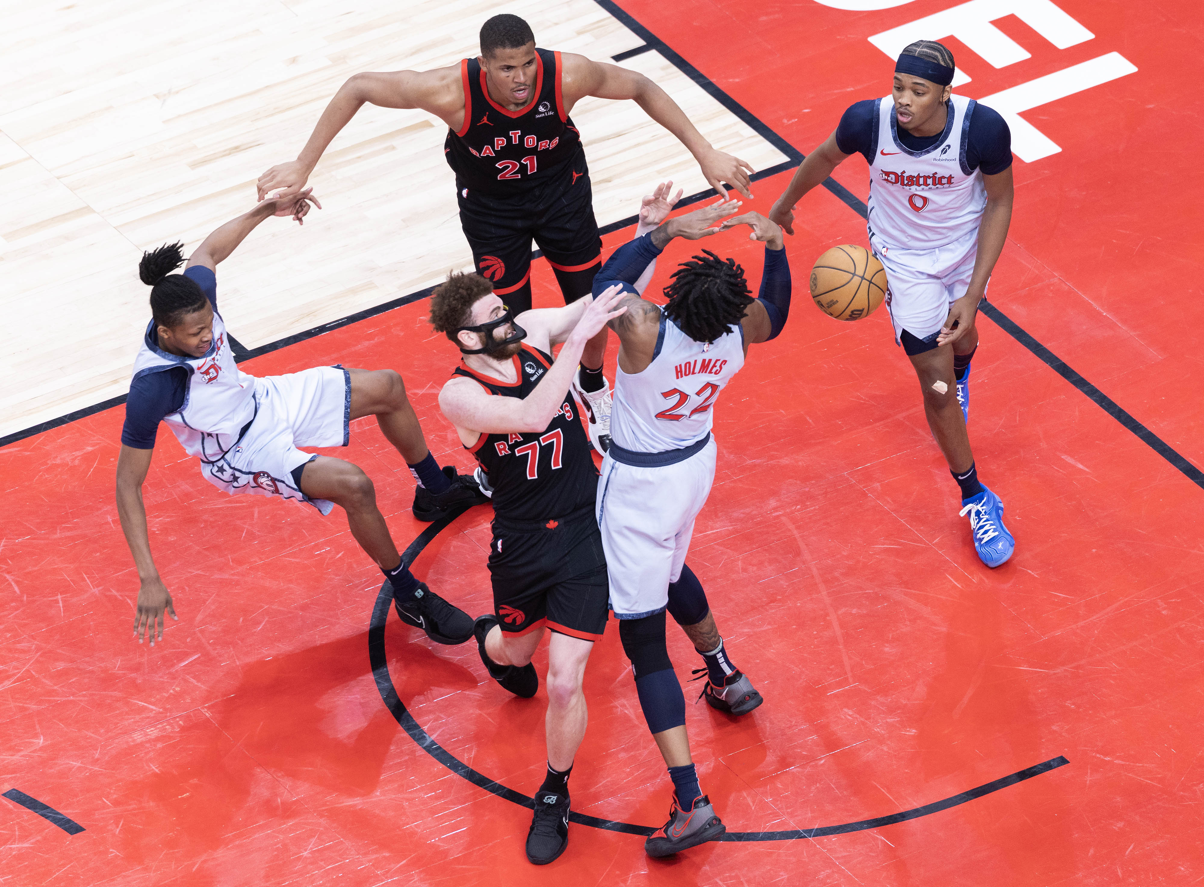 NBA豪强对决紧张激烈离奇瞬间让球迷热血沸腾的简单介绍 NBA豪强对决紧张激烈离奇瞬间让球迷热血沸腾的简单介绍