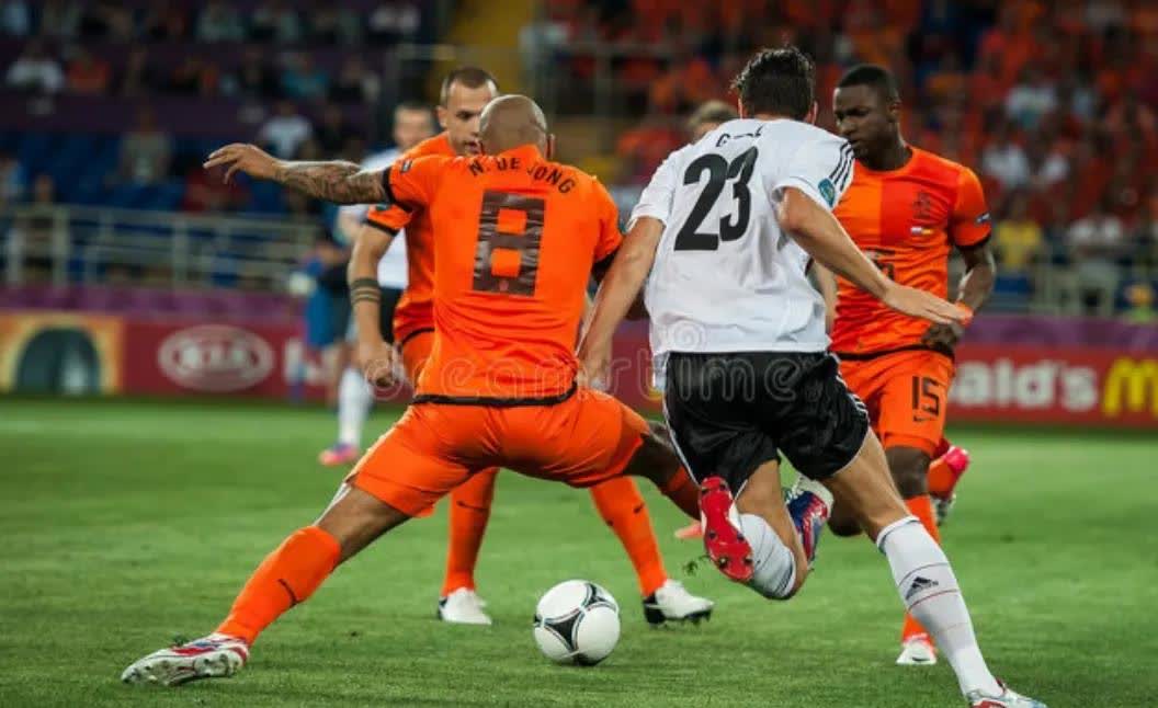 巴西足坛传统大战：梦幻对决引人入胜的简单介绍