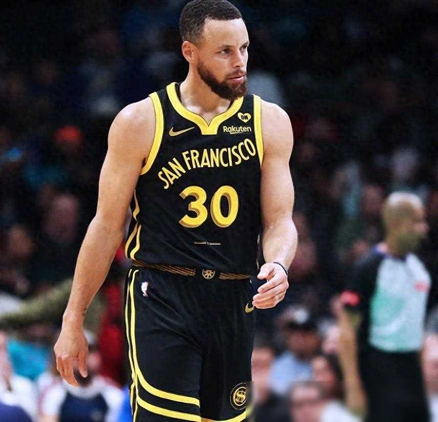 勇士巨头出击库里强势表现领队取得胜利 勇士巨头出击库里强势表现领队取得胜利