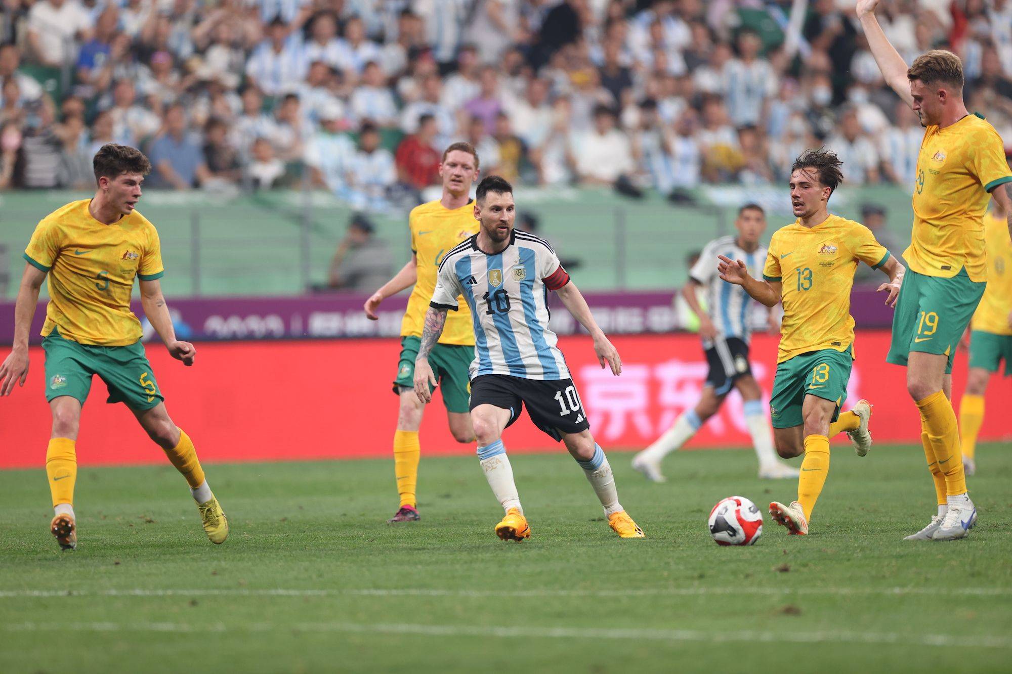 开云体育入口-关于精彩足球对决连连，全球球迷聚精会神的信息