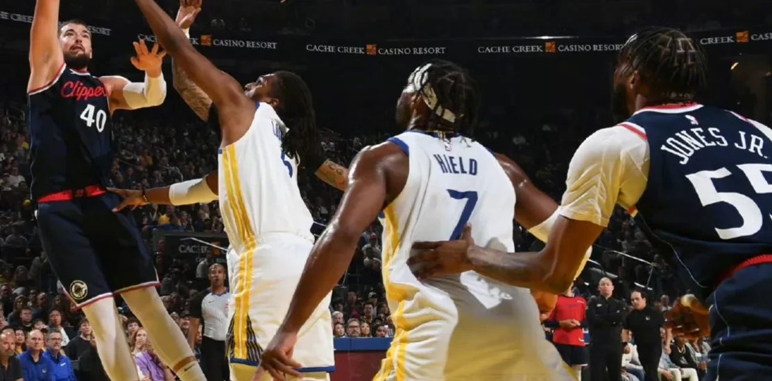 赢得比赛不仅靠实力,更需球员团队配合 赢得比赛不仅靠实力,更需球员团队配合