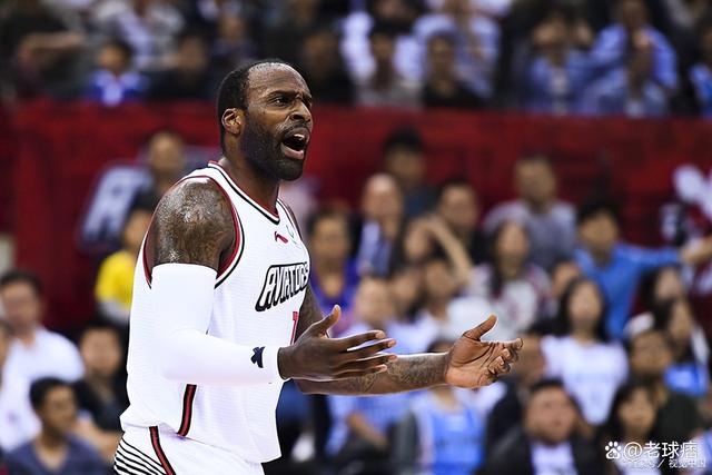 江苏队艰苦卫冕,击败深圳男篮跻身前列 江苏队艰苦卫冕,击败深圳男篮跻身前列