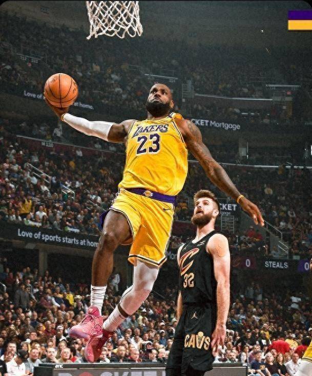 开云体育下载-视频：詹姆斯砍下高分，骑士击败湖人的简单介绍