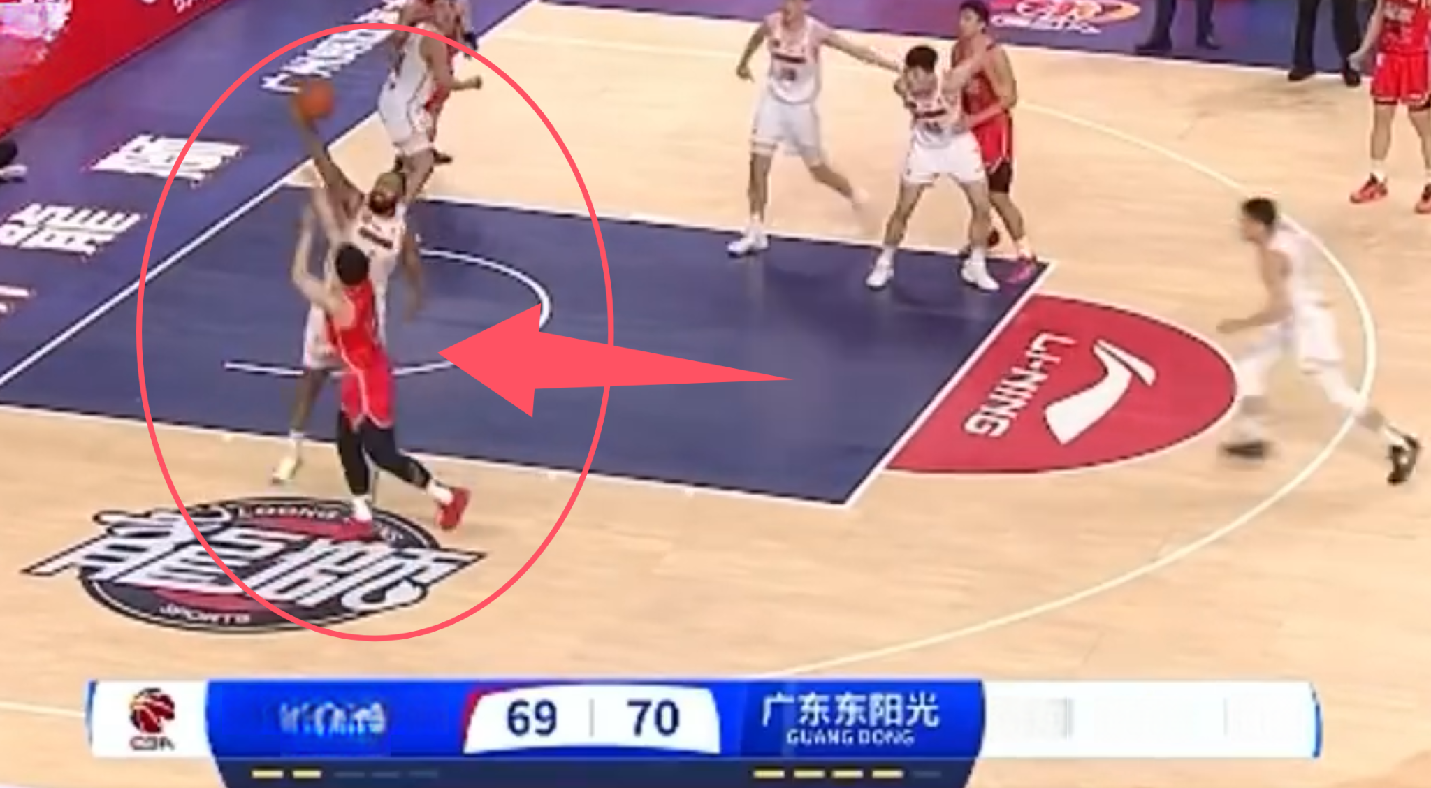 开云体育官网-替补球员冷静射门，助球队赢球