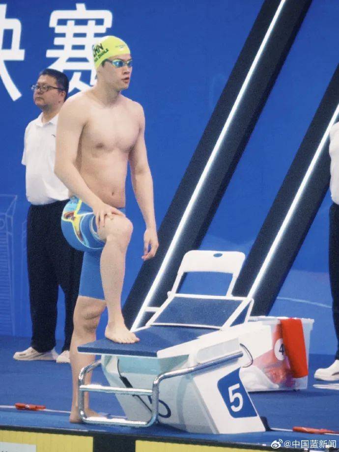 开云体育-捷克选手斗志昂扬，晋级男子米自由泳决赛