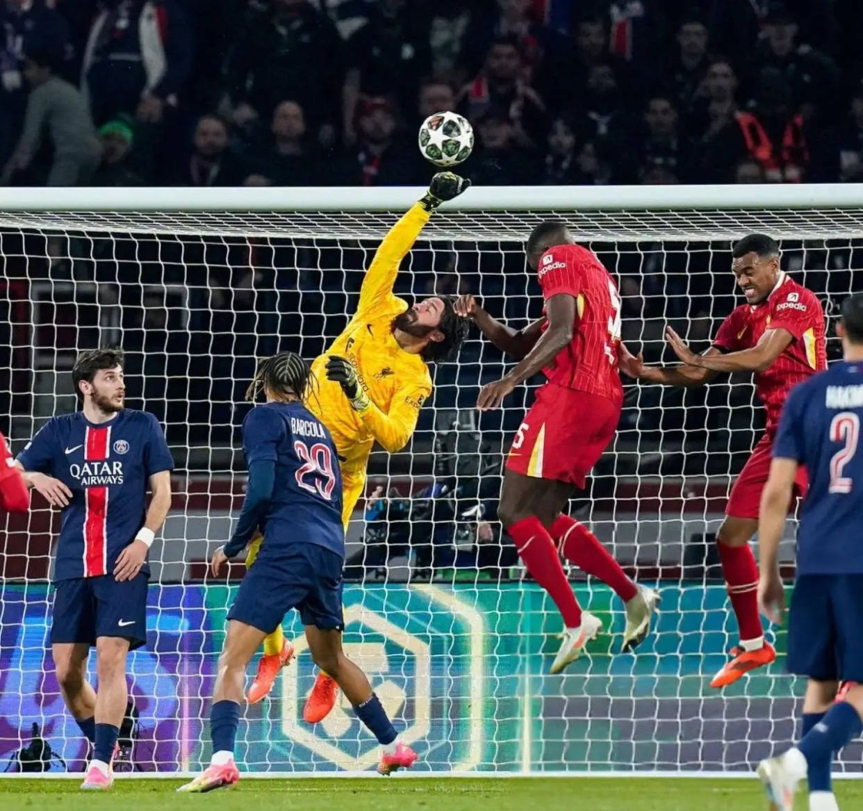 里昂客场挑战南特,两队实力接近 里昂客场挑战南特,两队实力接近