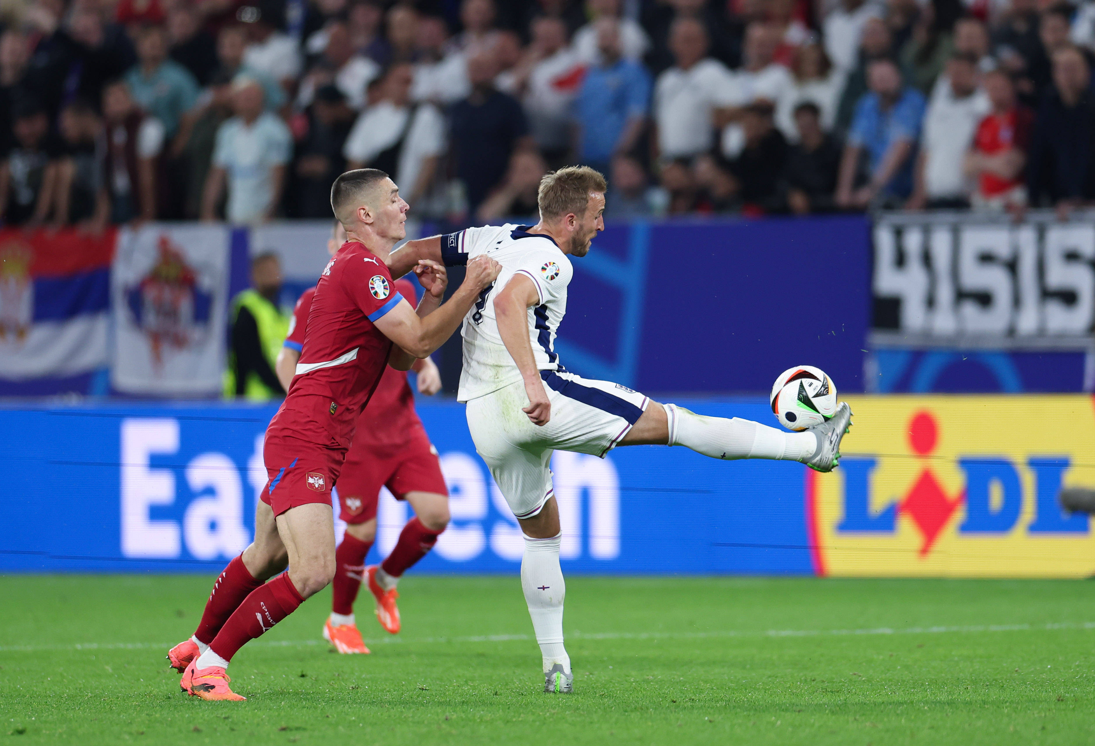 英格兰大胜乌克兰,成功晋级欧国足球半决赛的简单介绍 英格兰大胜乌克兰,成功晋级欧国足球半决赛的简单介绍