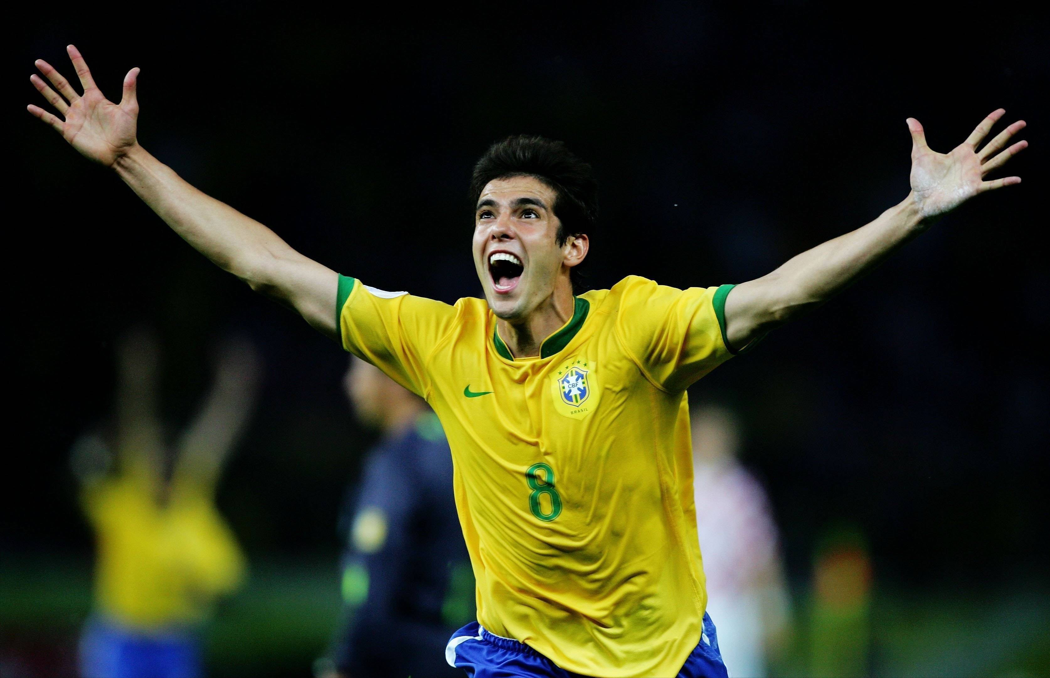 欧预赛比赛中球员们不畏艰难,奋力拼搏的简单介绍 欧预赛比赛中球员们不畏艰难,奋力拼搏的简单介绍