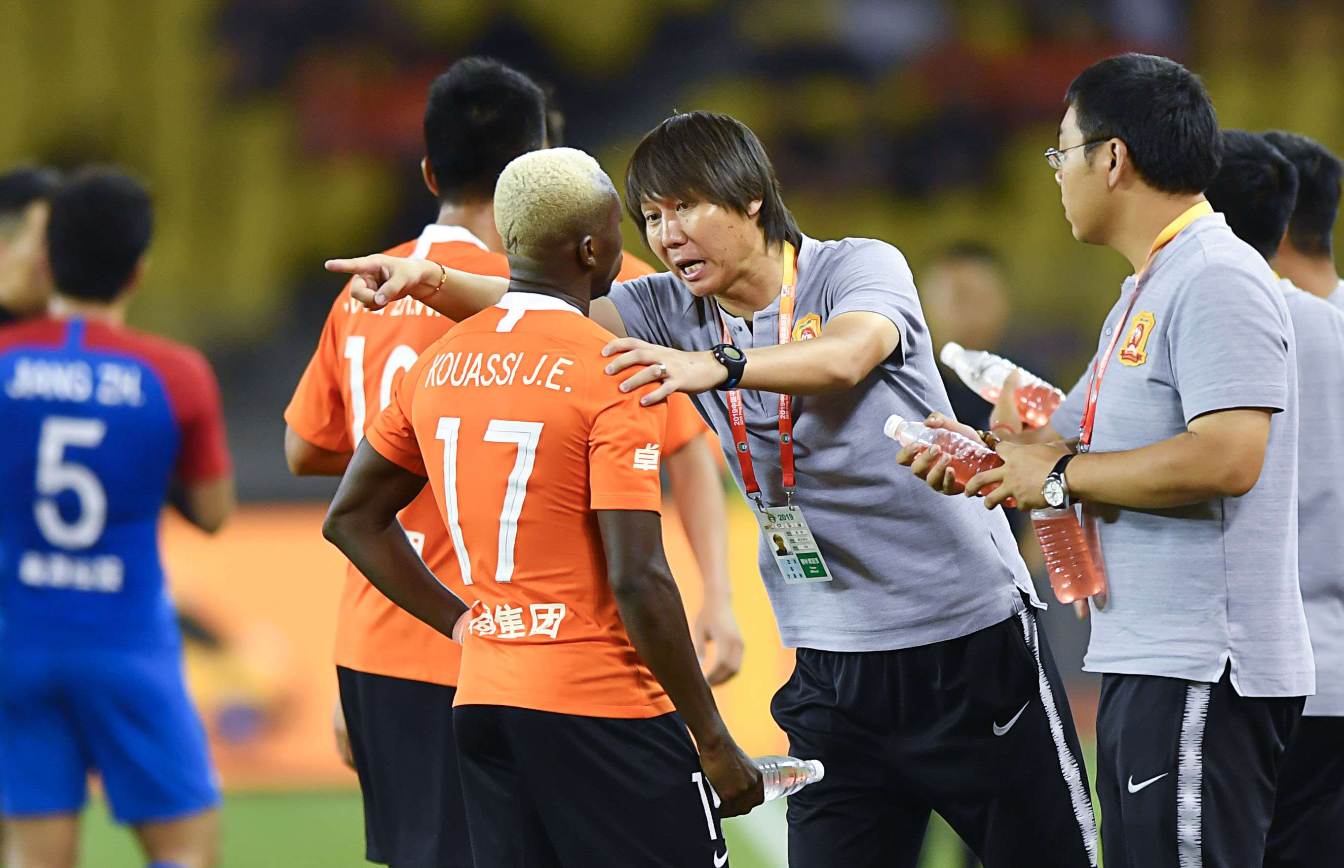 重庆斯威主场大胜武汉卓尔,喜迎胜利的简单介绍 重庆斯威主场大胜武汉卓尔,喜迎胜利的简单介绍