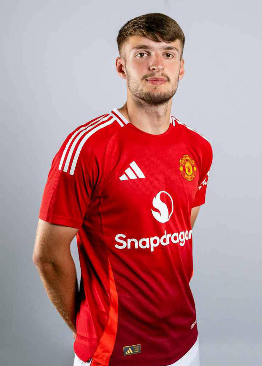 开云体育官网-曼联备战中轴球员，士气高涨信心回升的简单介绍