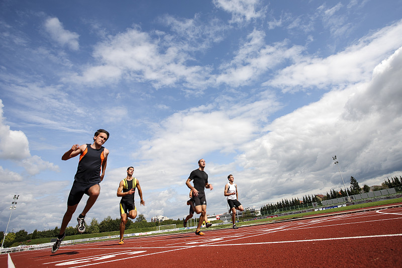 关于极限速度，田径选手冲刺终点！的信息