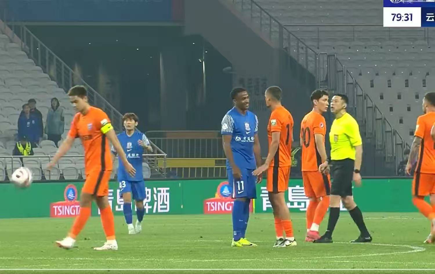 红牌、黄牌频出,裁判不留情 红牌、黄牌频出,裁判不留情