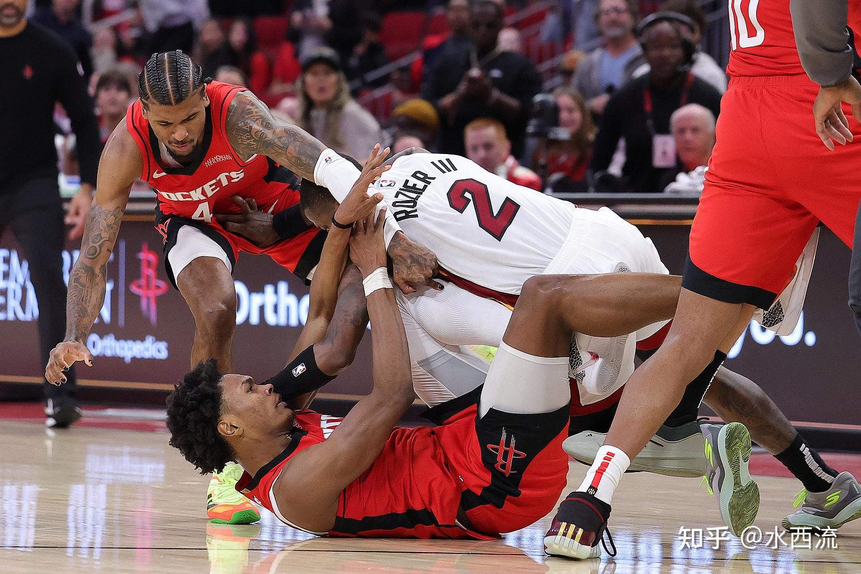 热火全队出战,主场击败黄蜂 热火全队出战,主场击败黄蜂