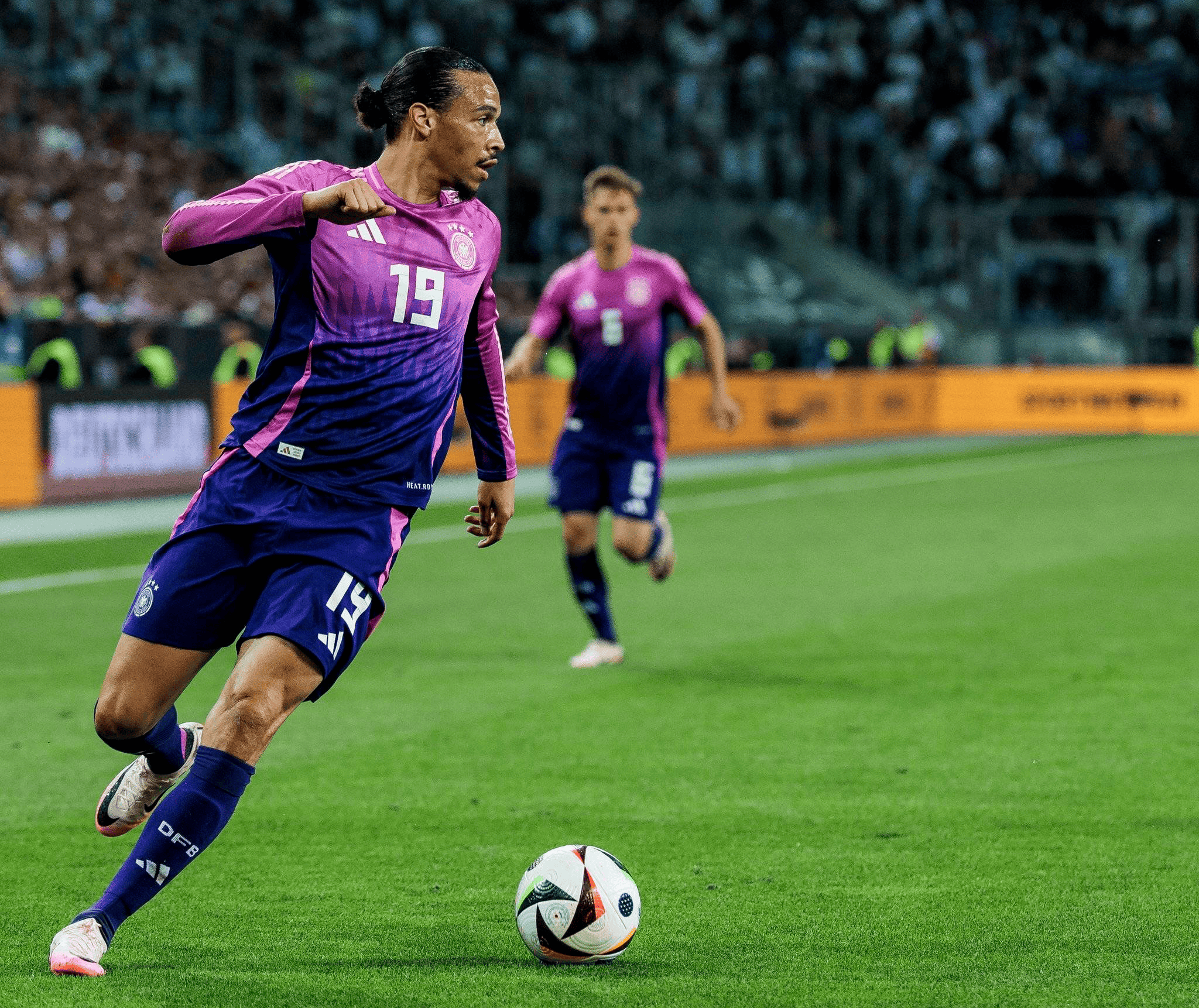 开云体育在线-运动员们在足球比赛中展现出的超凡表现震撼全场的简单介绍