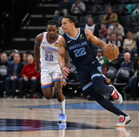 开云体育-灰熊横扫尼克斯，兰德尔生涯新高，季后赛遥不可及