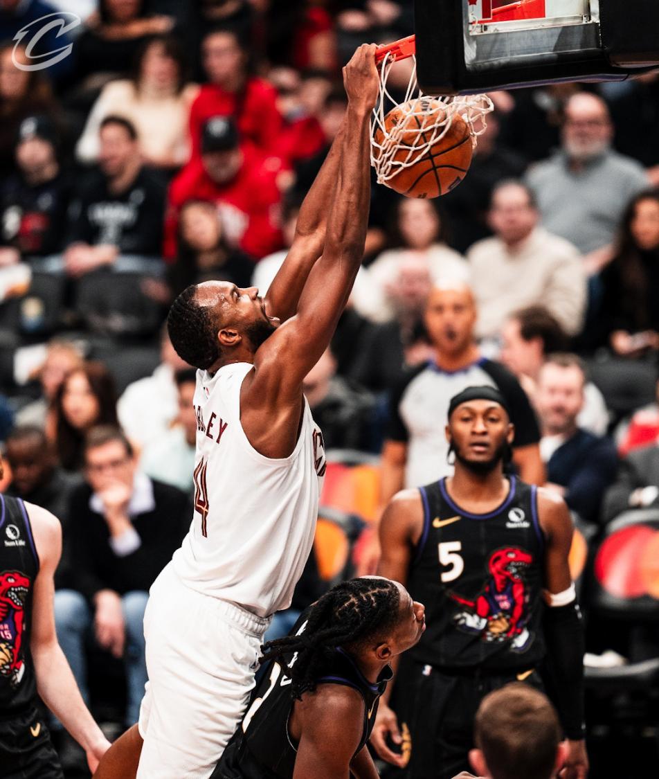 开云体育app-猛龙主场击败魔术，稳居东部前列